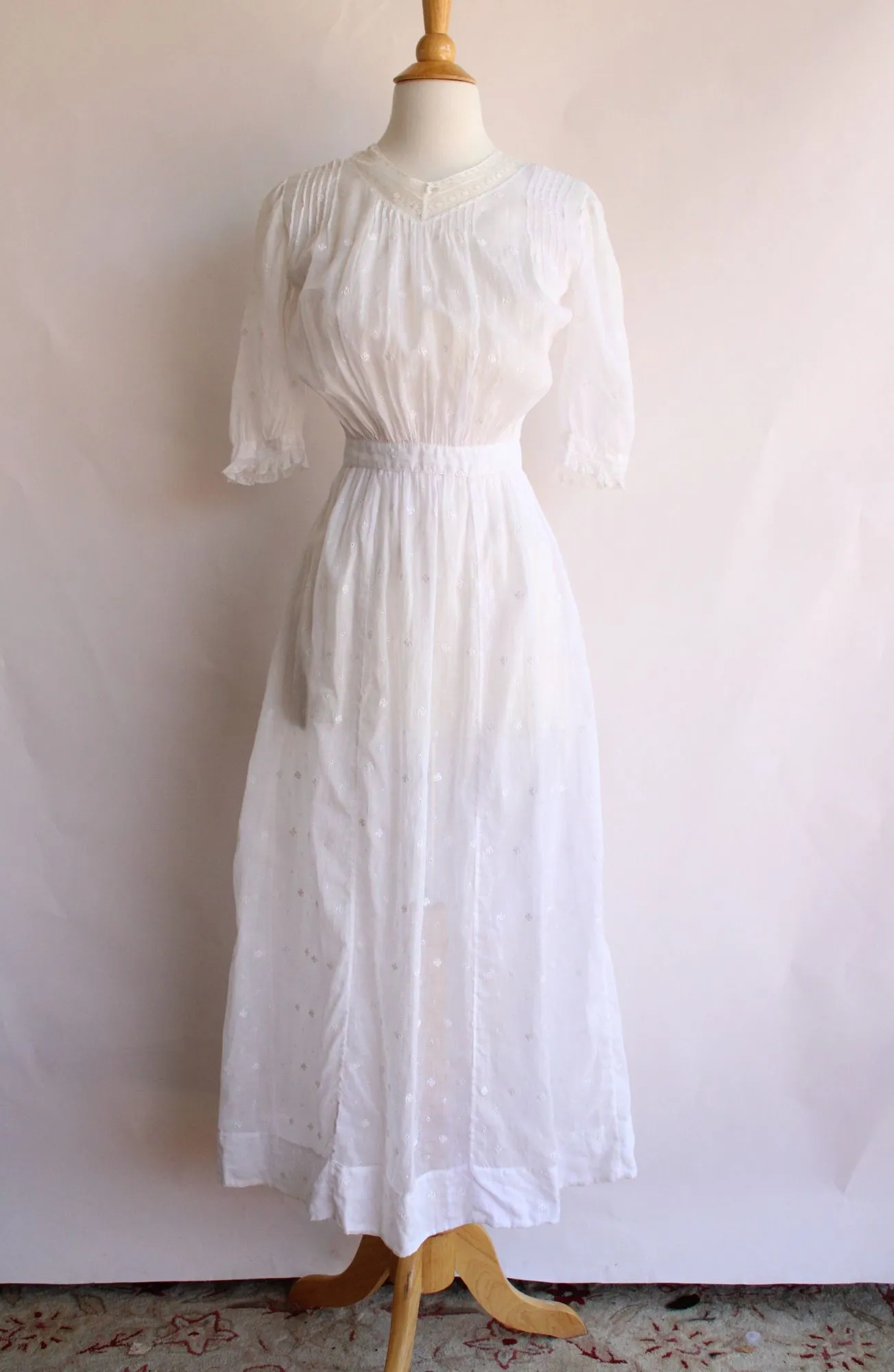 Vintage Antique 1900s 1910s  Edwardian White Cotton And Lace Embroidered Lingerie ( Tea)  Dress